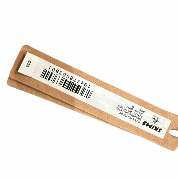 SKIMS FITS EVERYBODY
TRIANGLE BRALETTE M ONYX - Picture 6 of 6